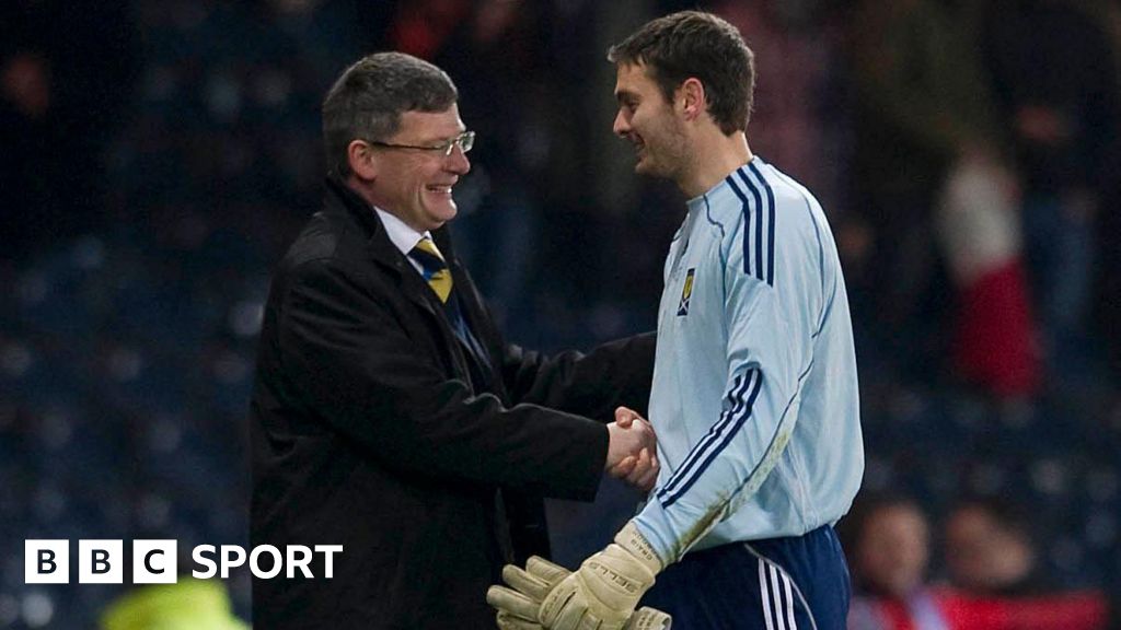 Scotland: ‘Craig Gordon still our best goalkeeper’ – Craig Levein