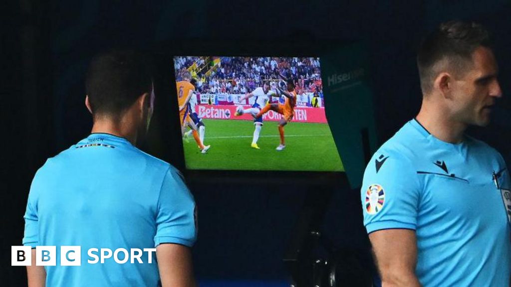 Euro 2024: Nederlandse coach Ronald Koeman beschuldigt videotechnologie van “voetbalbrekend” in de nederlaag tegen Engeland
