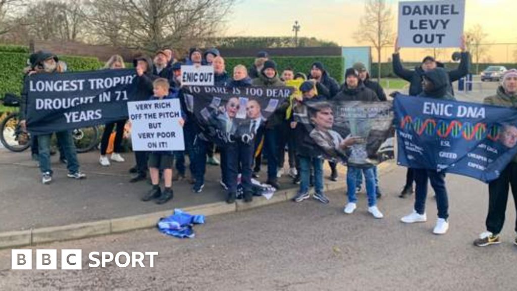 Spurs Fans Protest Outside Training Ground - BBC Sport