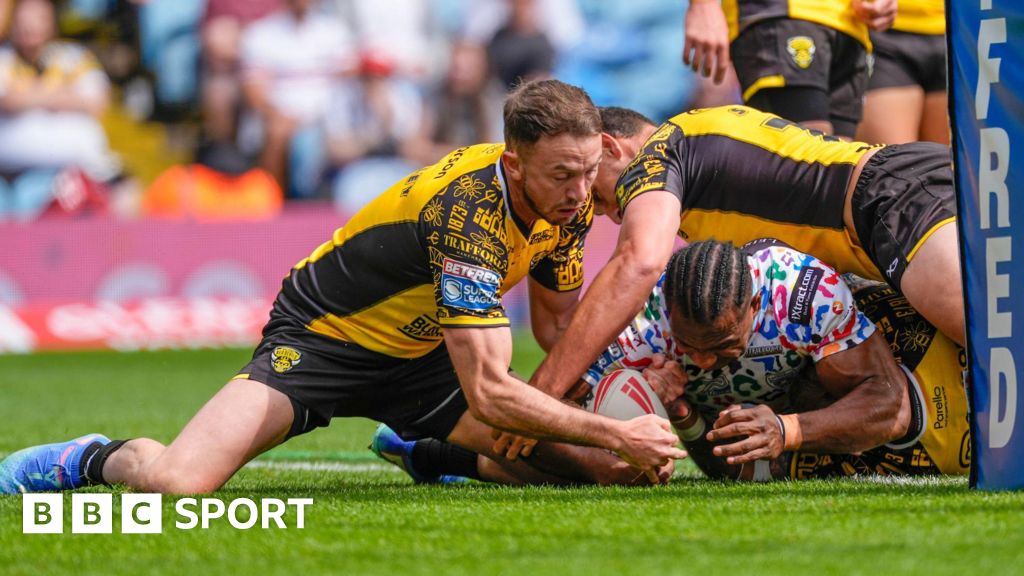 Leigh Leopards Beat Salford 26-0 at Magic Weekend