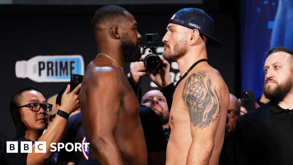 Jones shakes Miocic's hand at weigh-in after Thursday snub