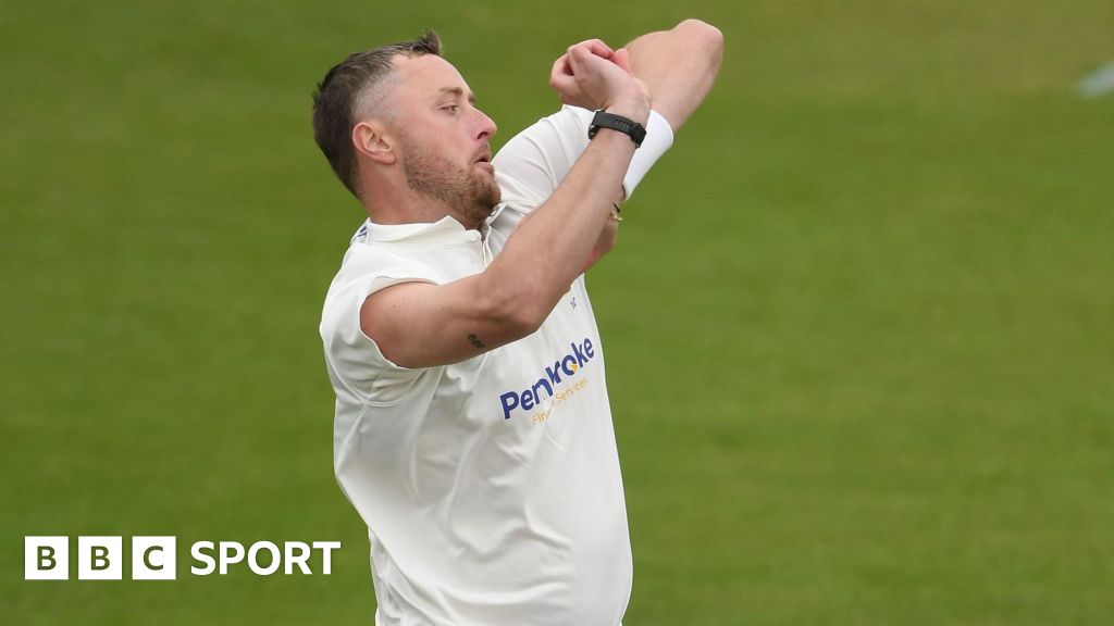 County Championship: Derbyshire bowlers on top against Sussex