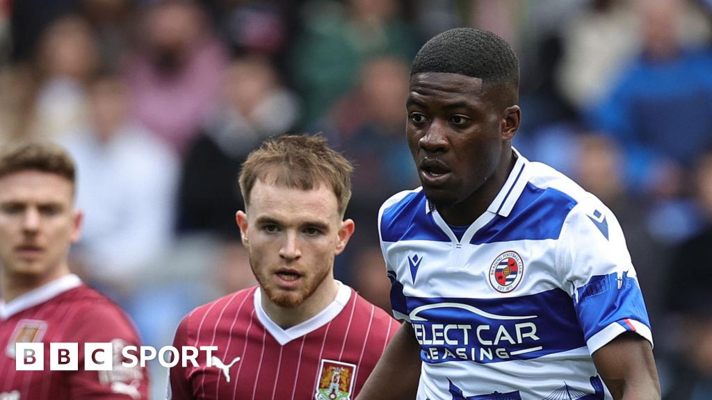 Clinton Mola: Bristol Rovers sign defender after Reading exit - BBC Sport