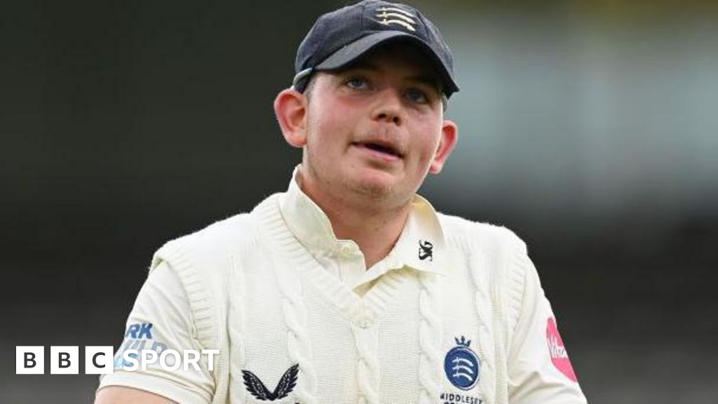 Ethan Bamber: Warwickshire sign Middlesex fast bowler on three-year deal from 2025