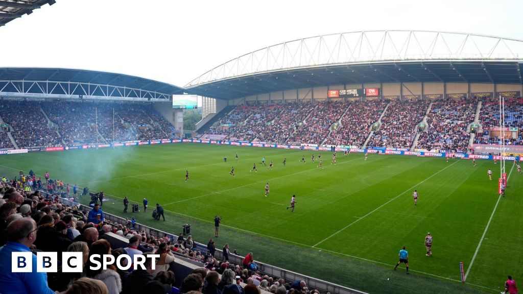 Super League: Leigh Leopards ban fan indefinitely for Wigan pyrotechnics incident-ZoomTech News