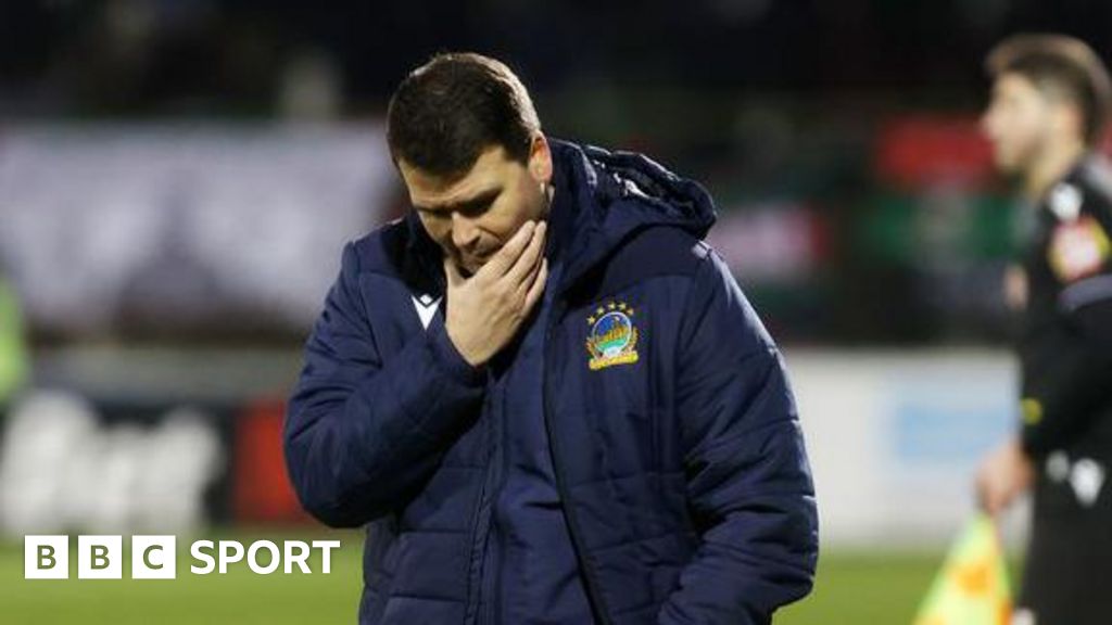 Irish Premiership: ‘Frustration’ over finishing in Glentoran loss says Linfield boss David Healy