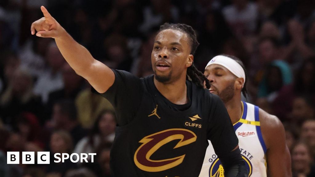 Cavaliers beat Warriors for 10th straight win