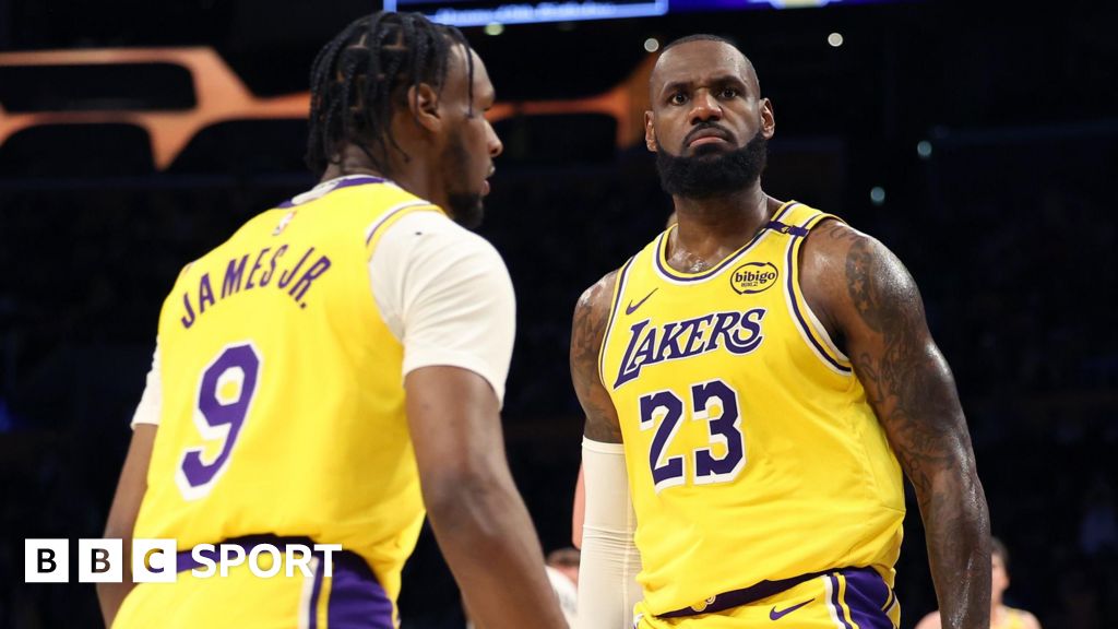 LeBron James: Los Angeles Lakers star makes NBA history by playing with son Bronny in season-opening win over Minnesota Timberwolves-ZoomTech News