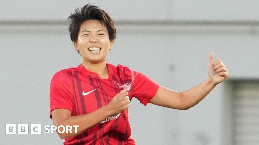 Brighton sign Japan striker Seike