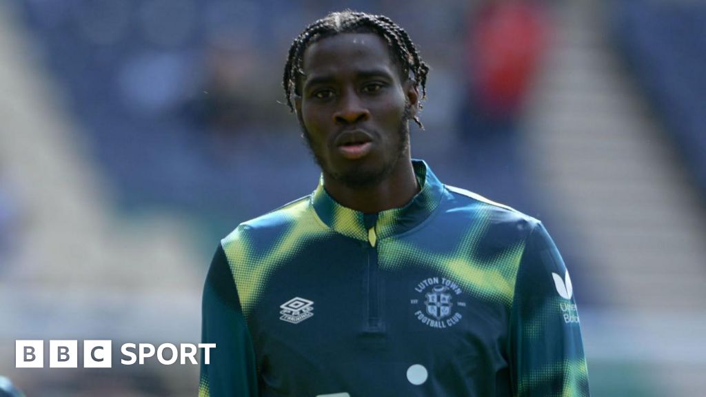 Elijah Adebayo: Luton Town condemn racist abuse sent to forward-ZoomTech News