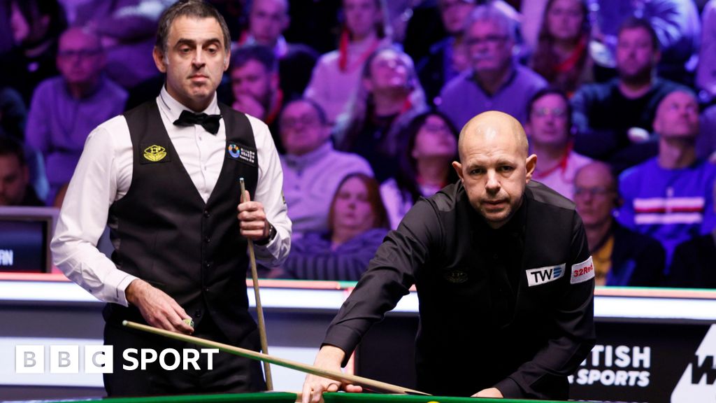 UK Championship: Barry Hawkins defeats eight-time UK champion Ronnie O’Sullivan