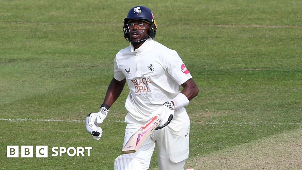 Tawanda Muyeye Scores Double Century for Kent