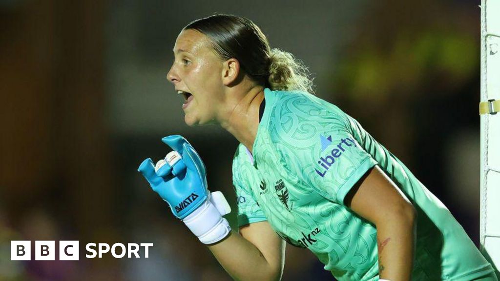 Ex-Liverpool goalkeeper Rylee Foster in talks with Everton - BBC Sport