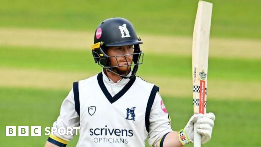 Davies ton keeps Bears’ hopes alive against Somerset