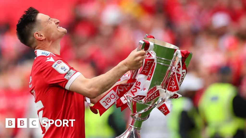 Joe Lolley leaves Nottingham Forest for Sydney FC BBC Sport