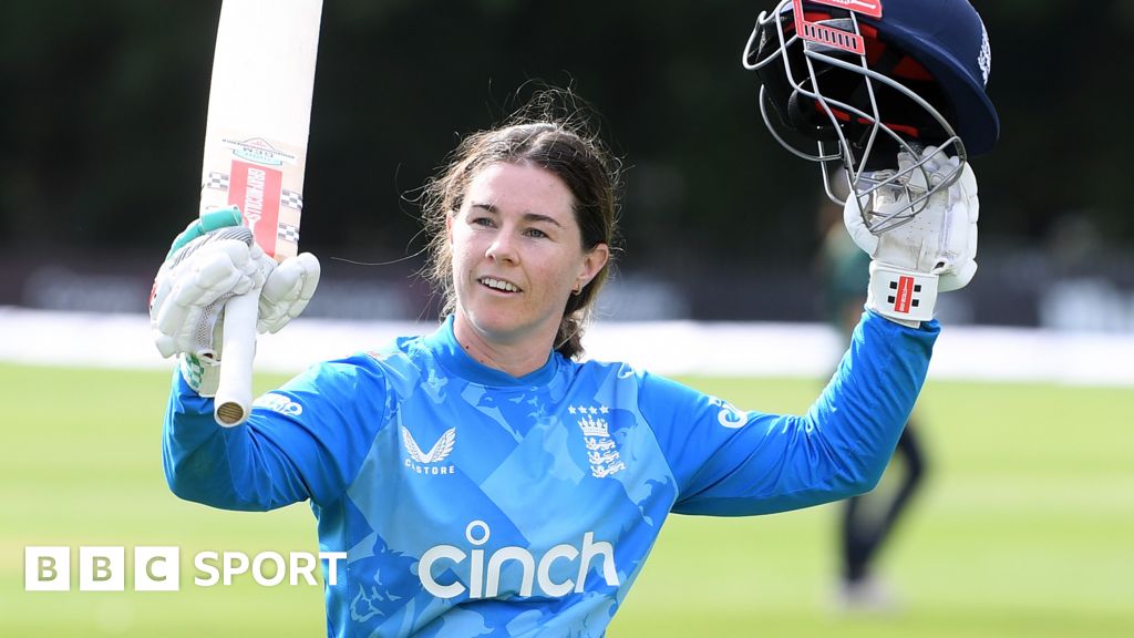 Ireland vs England: Tammy Beaumont scores 150 not out as visitors seal series win