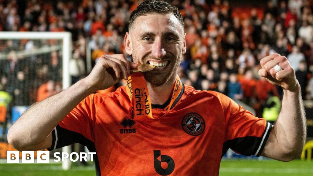 Louis Moult: Dundee Utd striker signs one-year contract extension - BBC ...