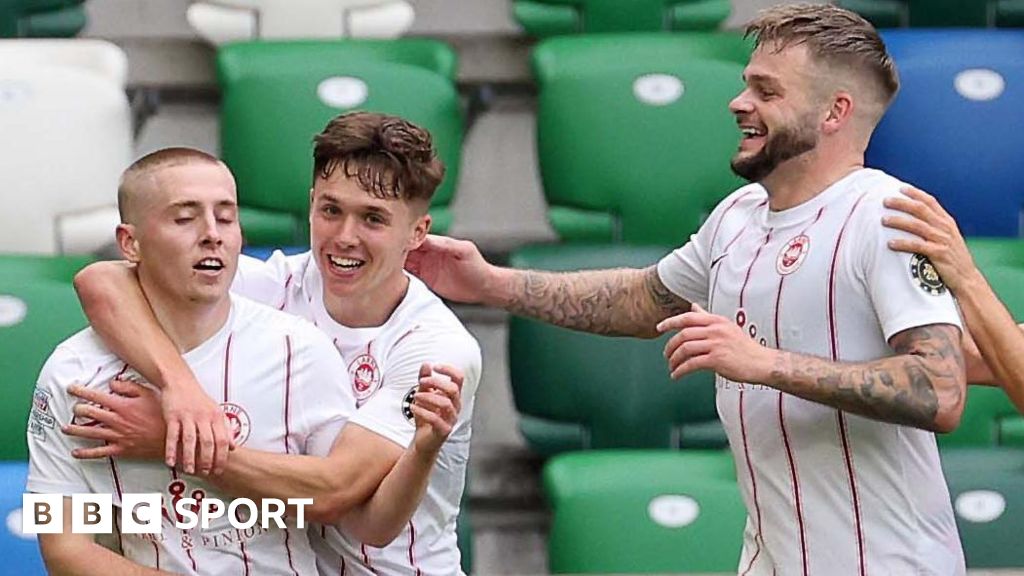 Larne defeat Linfield for first win of campaign