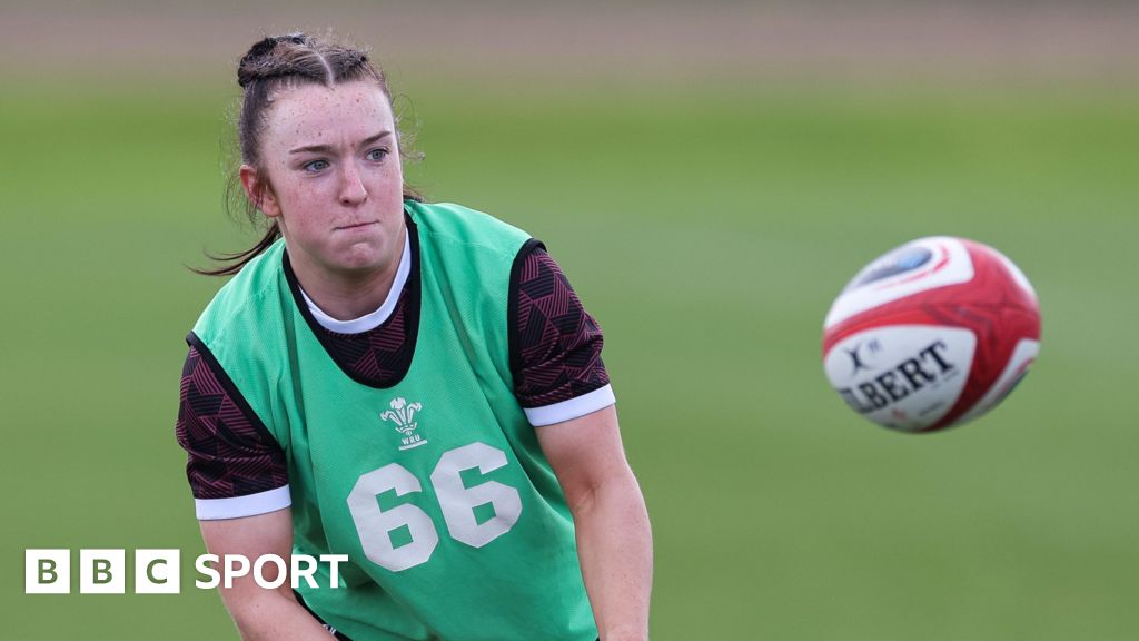 Sian Jones: Wales scrum-half joins Gloucester-Hartpury from Sale