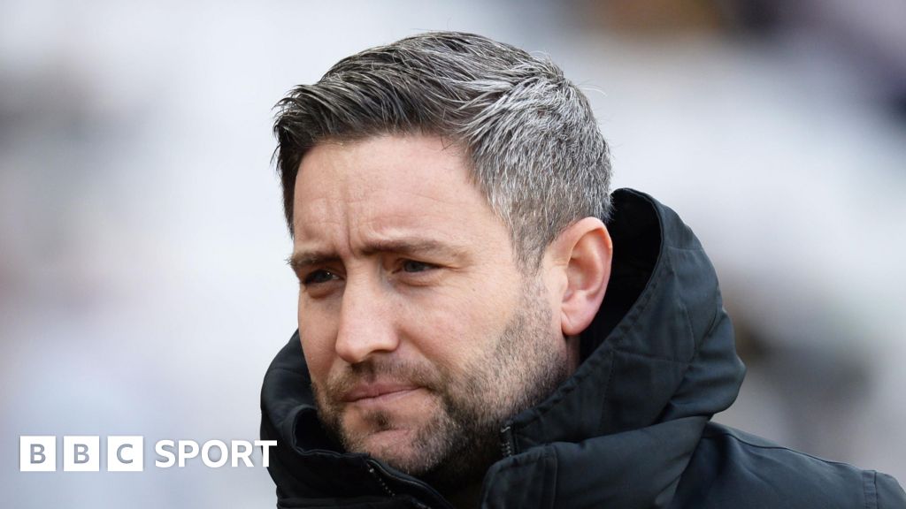 Sunderland: Ex-boss Lee Johnson hopes Black Cats keep climbing