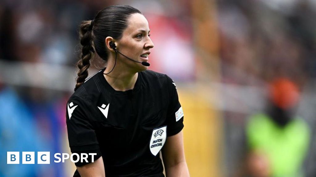 'More tactical' - how referees are changing in the WSL