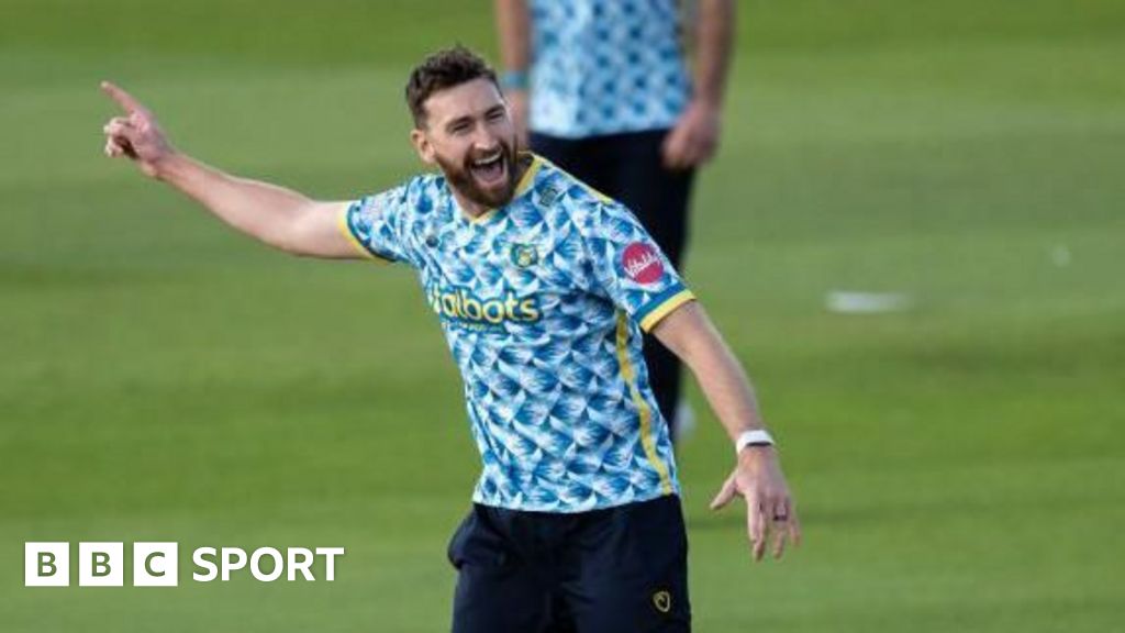 Richard Gleeson: Birmingham Bears confirm ex-England seamer to return for 2025 Blast