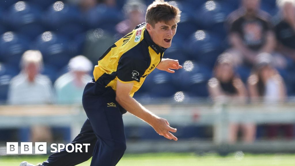 Glamorgan beat Yorkshire to bag home semi-final