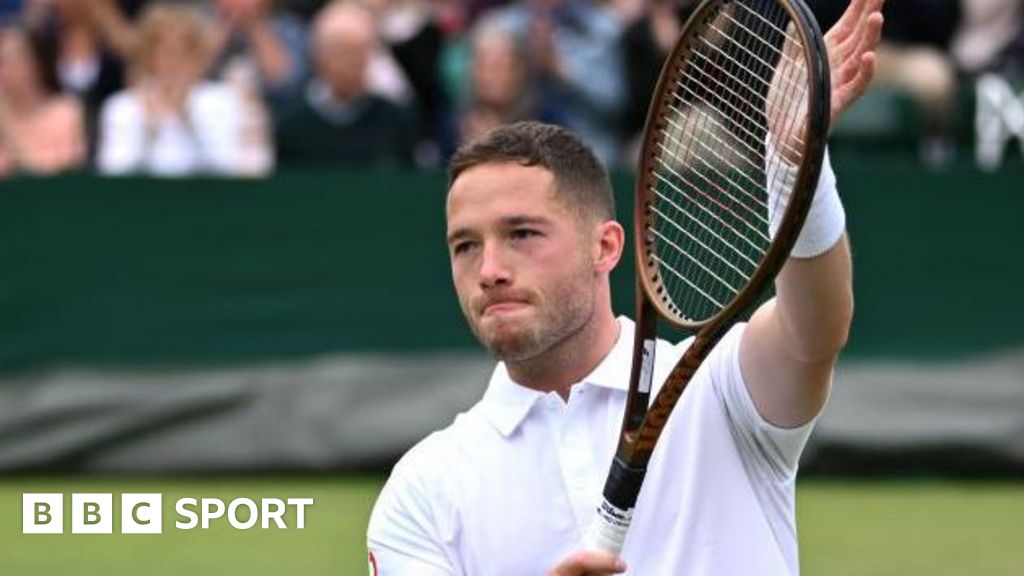 GB's Hewett into semi-finals despite shoulder injury