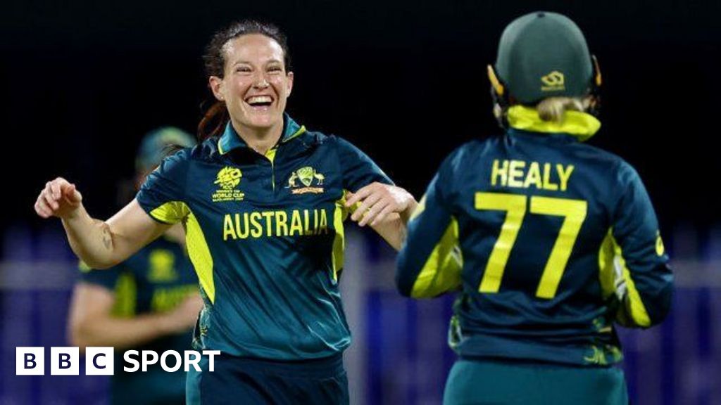 Women’s T20 World Cup: Australia thrash New Zealand as Megan Schutt takes 3-3 and Beth Mooney hits 40