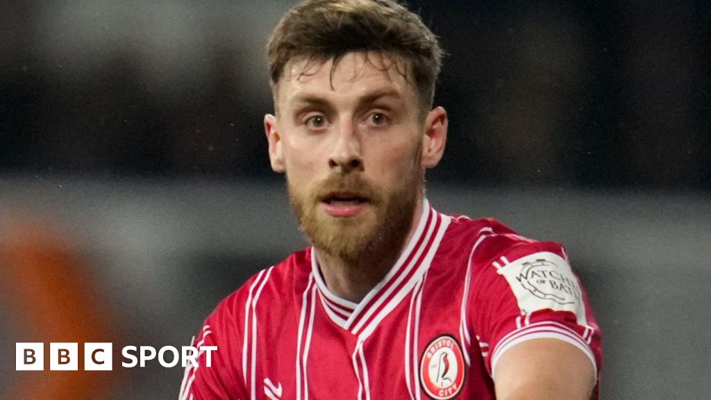 Williams signs new Bristol City contract