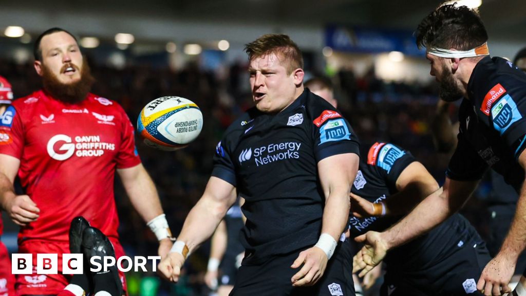 United Rugby Championship: Glasgow Warriors grind out narrow win over Scarlets