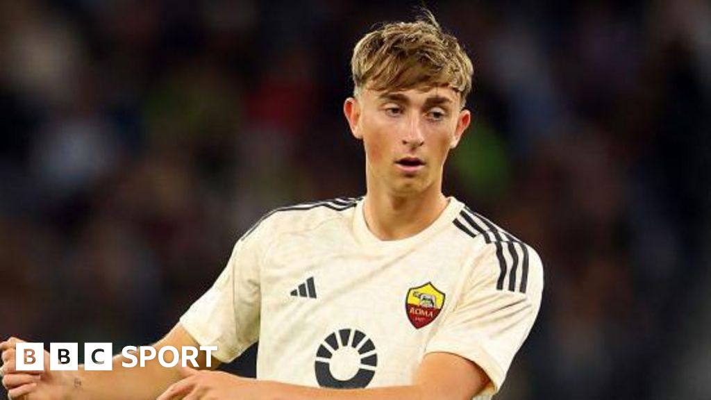 Bournemouth sign teenage Juventus defender Huijsen