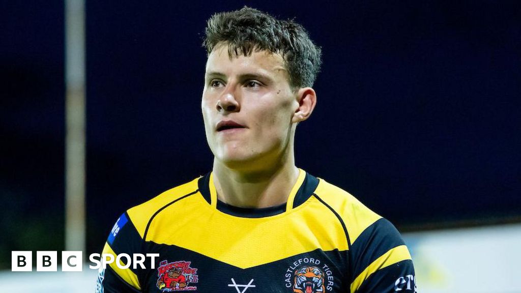 Innes and Louis Senior sign Castleford Tigers contracts