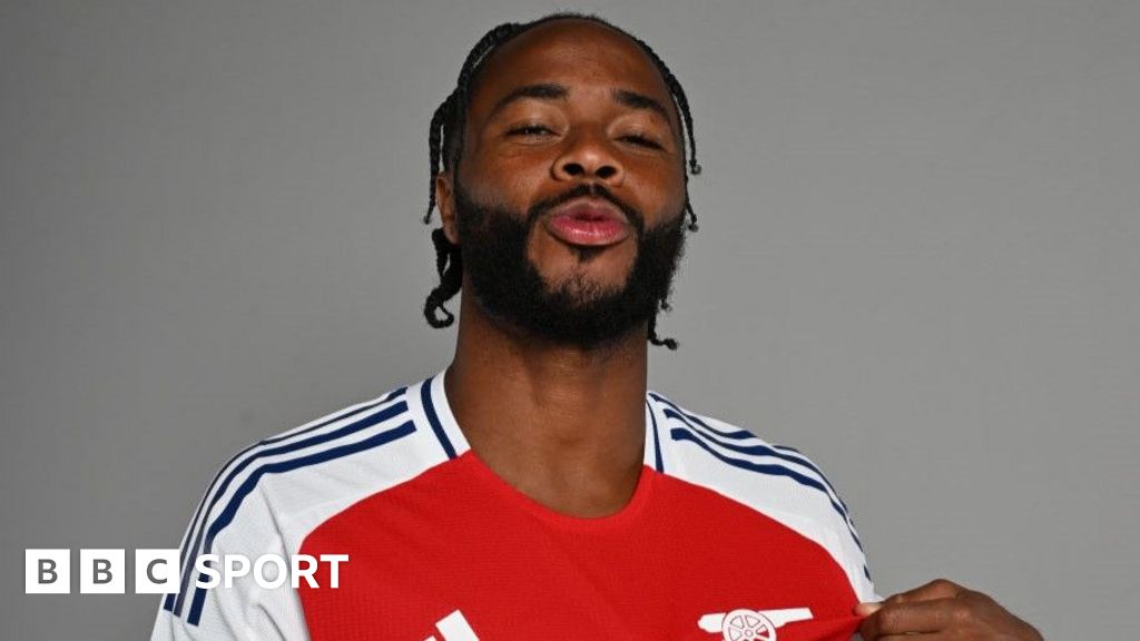 Arsenal Signs Sterling on Loan from Chelsea