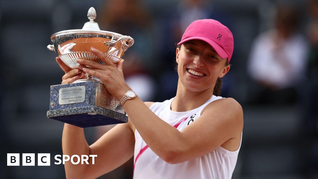 Swiatek dominates Sabalenka to win Italian Open