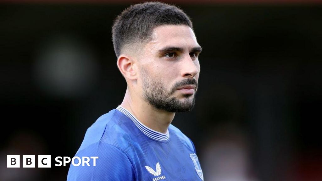 Marseille sign Everton striker Maupay