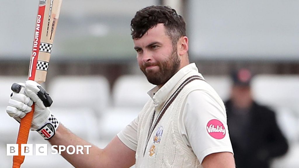 County Championship: Champions Surrey draw with Essex-ZoomTech News