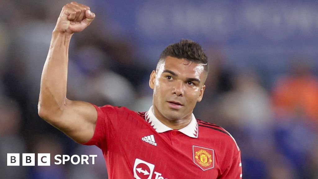 Casemiro: Manchester United make an approach to sign Real Madrid midfielder  - BBC Sport