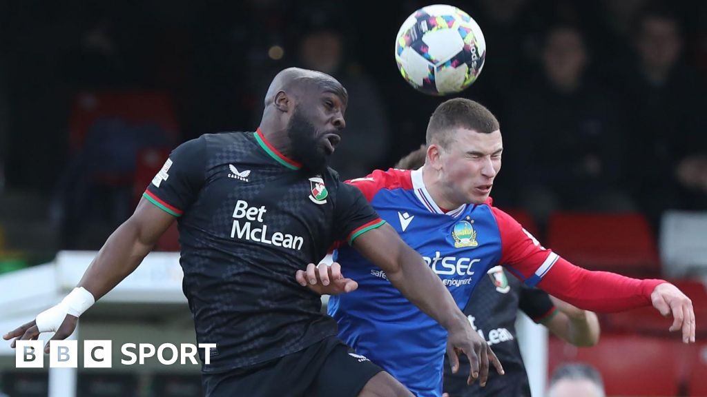 Linfield and Glentoran Clash in BetMcLean Cup