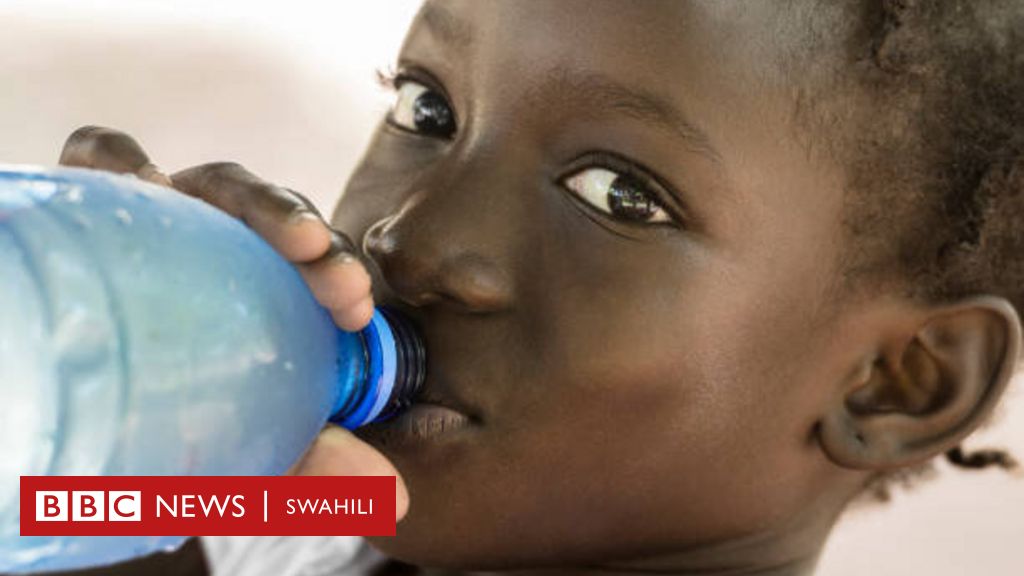 Chupa za maji za plastiki zinaweza kusababisha saratani? - BBC News Swahili