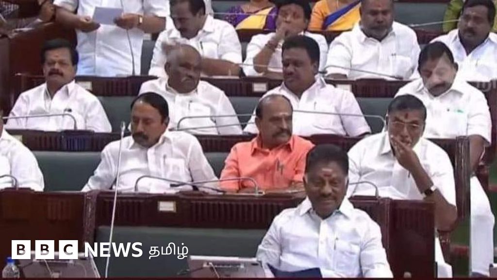 எதிர்க்கட்சி துணைத் தலைவர் இருக்கை ஒதுக்கீட்டில் என்ன பிரச்னை? அதிமுக ஆட்சியில் கருணாநிதிக்கு என்ன நடந்தது? 