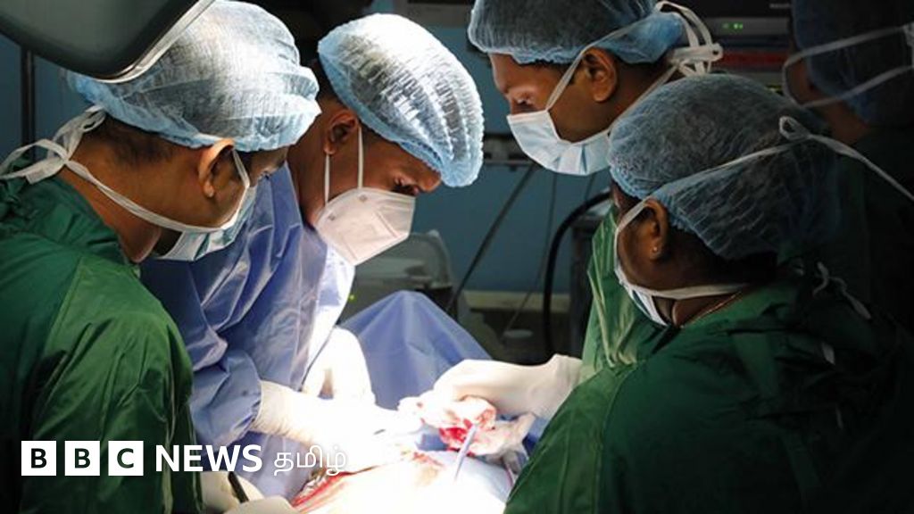 உலகிலேயே மிகப் பெரிய சிறுநீரகக் கல்லை அகற்றி கின்னஸ் சாதனை படைத்ததாக கோரும் இலங்கை ராணுவம்