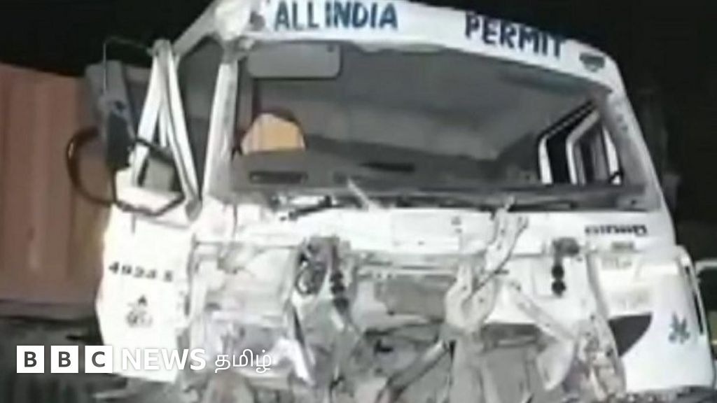 மத்தியப் பிரதேசத்தில் லாரி மீது பேருந்து மோதி கோர விபத்து