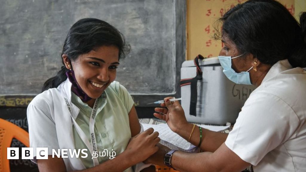 கொரோனா தடுப்பூசி: 100 கோடி டோஸ் என்ற மைல் கல்லை இந்தியா அடைந்தது எப்படி?