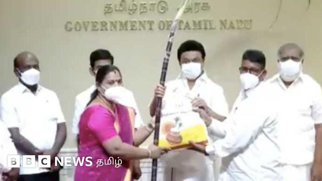 தமிழ்நாட்டில் பொங்கல் பரிசுத் தொகுப்பில் கரும்பை சேர்த்த மாநில அரசு - முழு பின்னணி