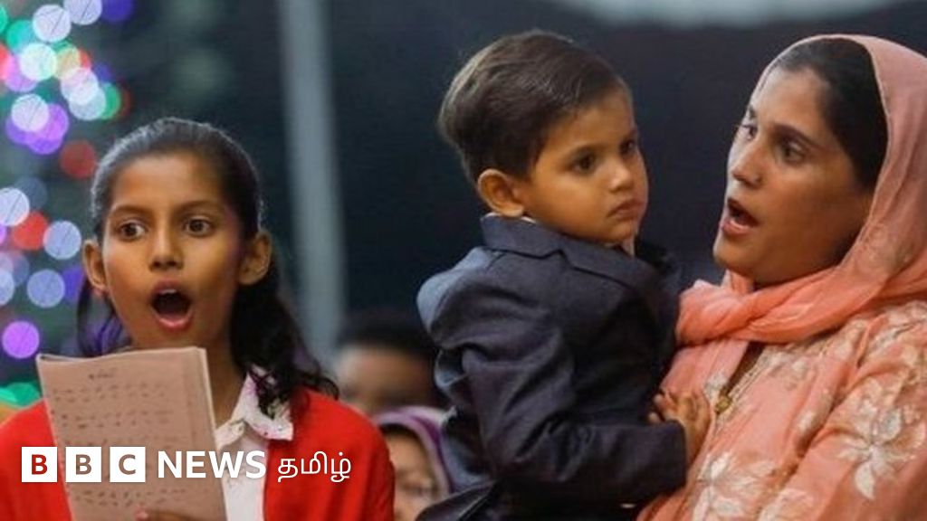 கிறிஸ்துமஸ் கொண்டாட்டத்தின் புகைப்படத்தொகுப்பு - வாட்டிகன் முதல் பாகிஸ்தான் வரை