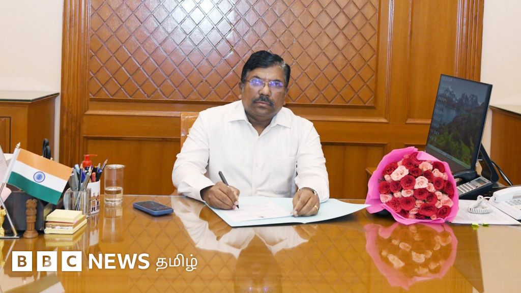 தமிழ்நாட்டில் உயரதிகாரிகள் மாற்றம் உணர்த்துவது என்ன? முன்னாள் அதிகாரிகள் கருத்து