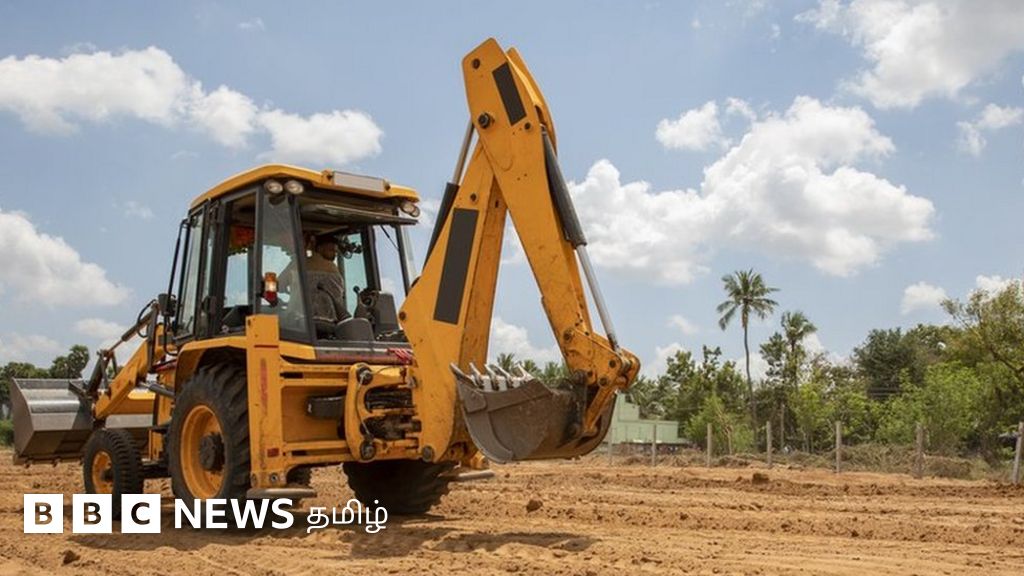 புல்டோசரில் நடந்த திருமணம் - ஓட்டுநருக்கு அபராதம் விதித்த காவல்துறை