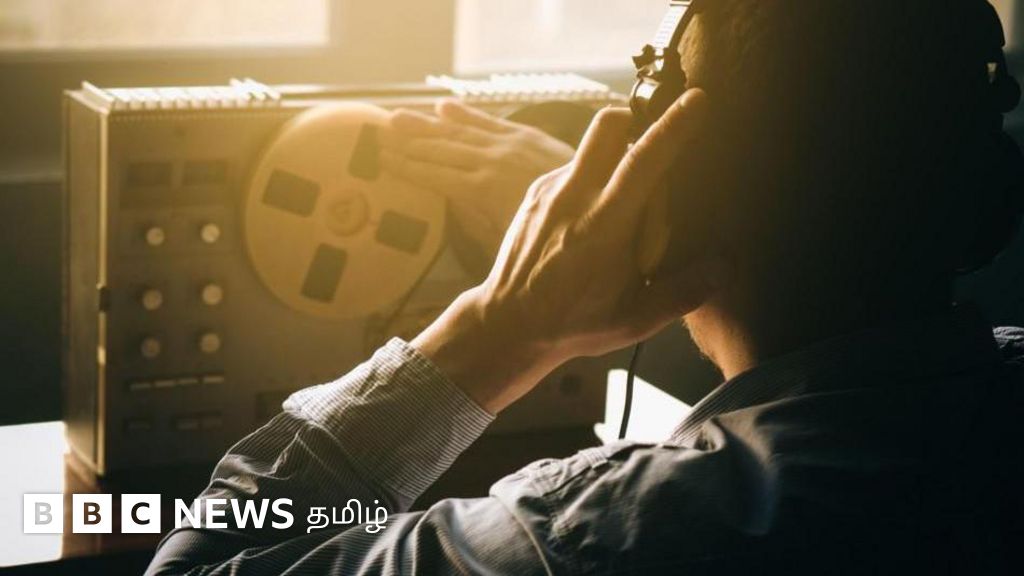 தெலங்கானா: அரசியல் தலைவர்கள் போன்களை உளவுத்துறை ஒட்டுக்கேட்டதா? உயரதிகாரிகள் கைது - என்ன நடந்தது?