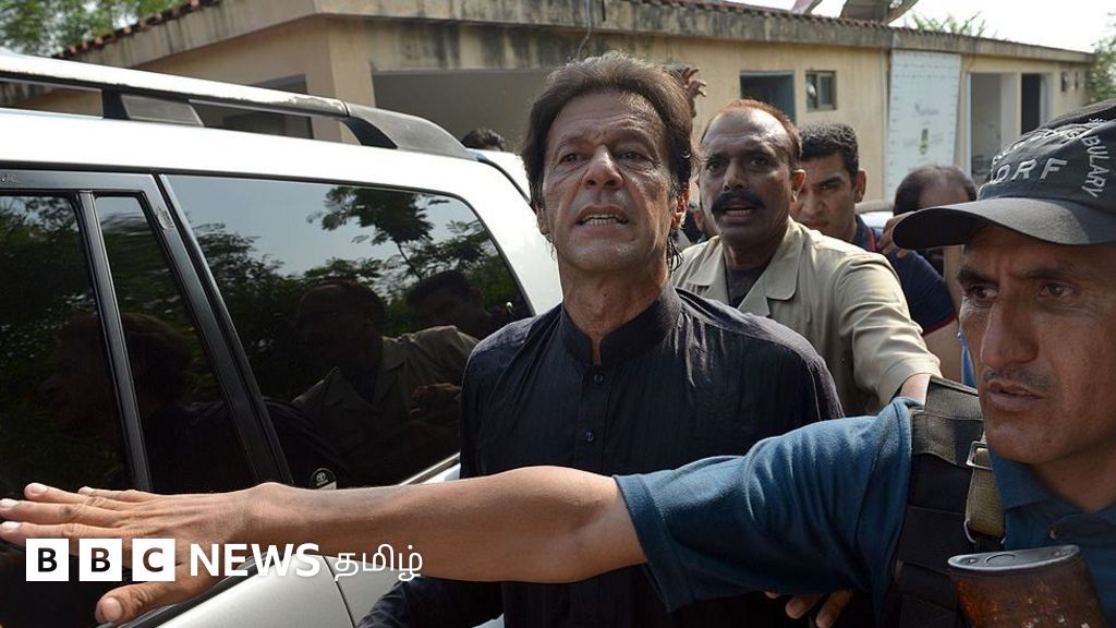 பாகிஸ்தான்: இம்ரான் கான் வீட்டில் நள்ளிரவில் இறங்கிய ஹெலிகாப்டர் - என்ன நடந்தது?